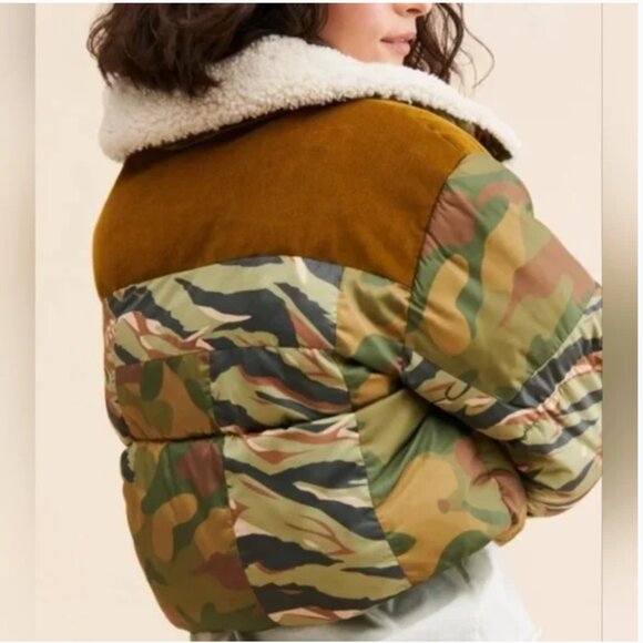 Free People West Coast Puffer Camouflage Print Cropped Jacket size XL - Picture 3 of 7